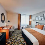 Carlton Square 4*