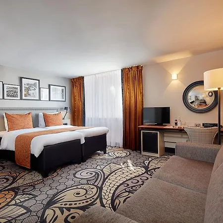 Carlton Square 4*