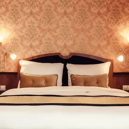 Hotel Carlton Square 4*