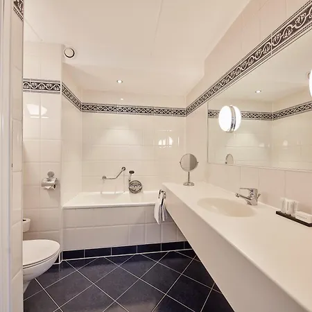 Carlton Square Hotel 4*