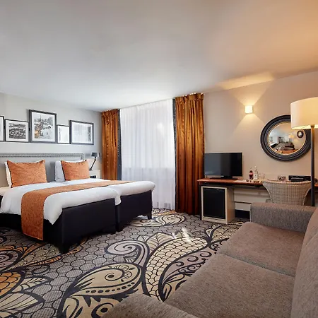 Carlton Square 4*