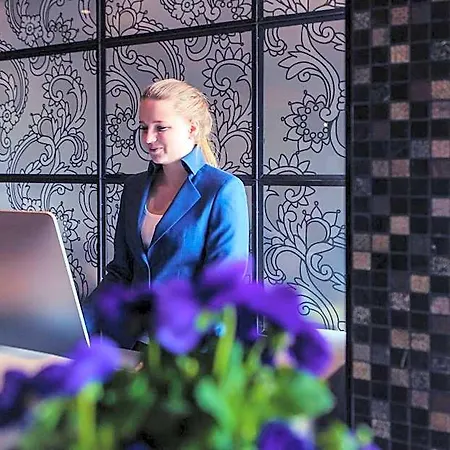 Hotel Carlton Square 4*