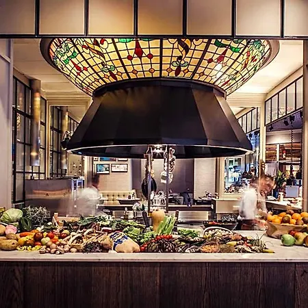 Carlton Square Hotel 4*
