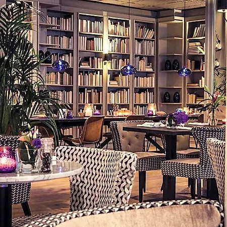 Carlton Square Hotel