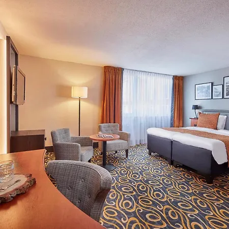 Carlton Square Hotel 4*