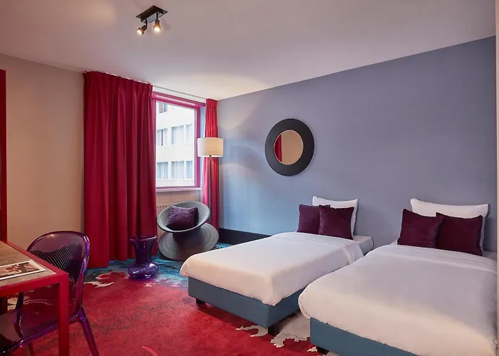 カールトン スクエア 4*