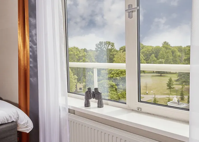 Carlton Square Hotel 4*