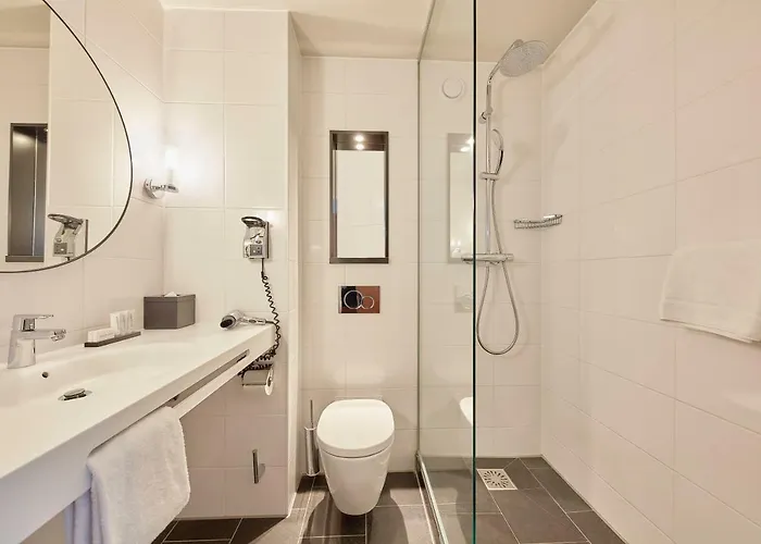 Carlton Square Hotel 4*